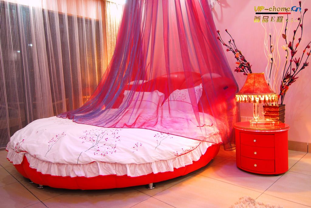 卧室配备2米蜜月圆床，连接海景大阳台